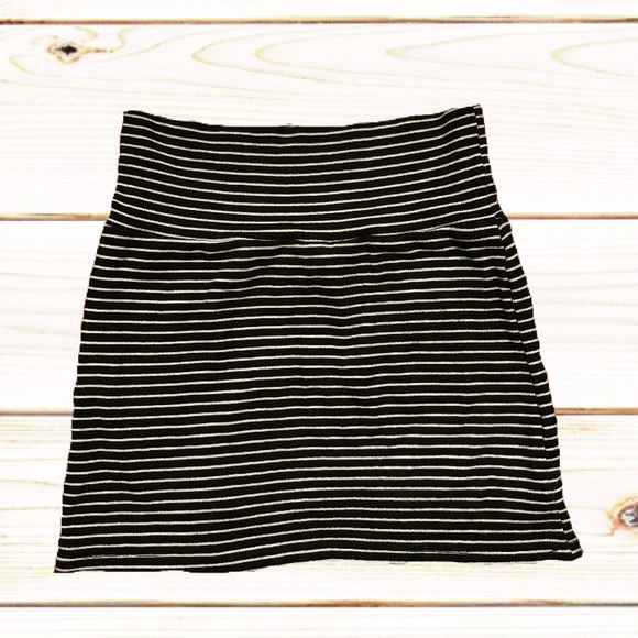 American Apparel Black & White Stripe Mini Skirt - Picture 2 of 5